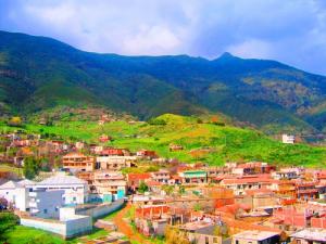 Soleil et Nuages se disputant au dessus d'un village de Jijel
