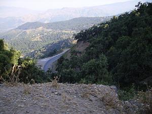 Autoroute longeant les forêts de Texenna