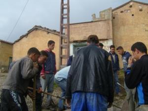 عمل تطوعي لأشغال ذات منفعة عامة بقرية 