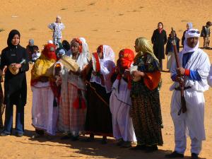 مهرجان رقص تقليدي بضواحي