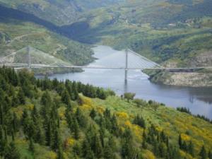 Pont Suspendu traversant le Barrage de Beni Haroun à Skikda