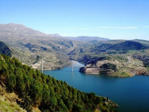 Vue sur la Barrage de Beni Haroun