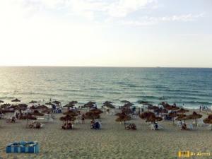 La plage Jeanne d'Arc en saison estivale (Côte de Skikda)