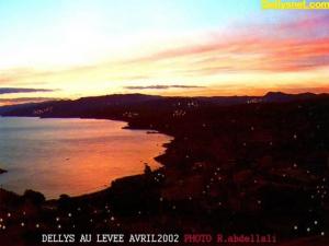 طلوع الشمس على ساحل  دليس