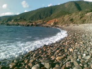 Plage Laouinette sur la côte de  Skikda