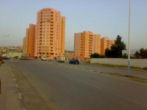 Bâtiments près de l'autoroute de Skikda