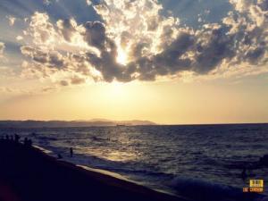 Coucher du Soleil sur la Plage Jeanne d'Arc
