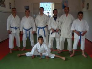 تلاميذ مدرسة الكاراتيه ببلدية المروج (2)