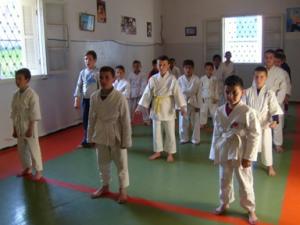 تلاميذ مدرسة الكاراتيه ببلدية المروج (5)