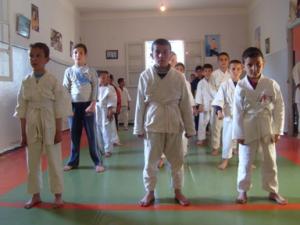 تلاميذ مدرسة الكاراتيه ببلدية المروج (6)