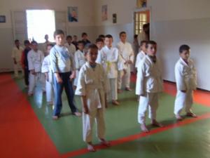 تلاميذ مدرسة الكاراتيه ببلدية المروج (7)