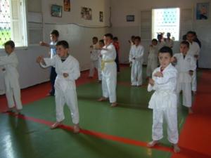 تلاميذ مدرسة الكاراتيه ببلدية المروج (11)