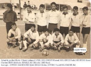 فريق كرة القدم لبلدية  موزاية  في سنة 1964 ـ 1965 (صنف الأشبال)