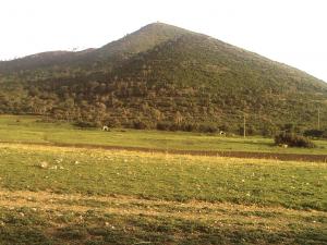 جبل قلعة الأتراك بالقرب من قرية المرسى (ولاية مستغانم)