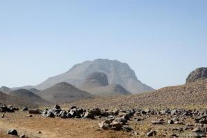 صورة لجبل  تاهات  بضواحي ولاية تمنراست