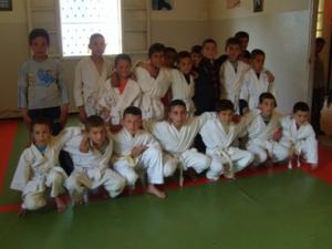 تلاميذ مدرسة الكاراتيه ببلدية المروج (9)