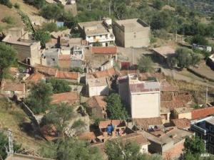 صورة لقرية  إعمورن  بولاية بجاية