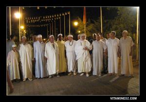 فقراء عيساوة مع شيخهم عبد الكريم الجازولي