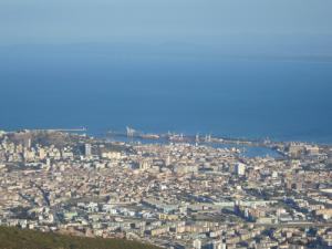 Vue sur le port de Annaba