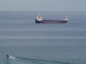Un pétrolier voguant sur la côte de Annaba