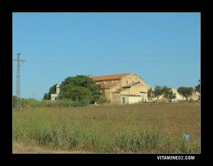 مبنى من العهد الإستعاري بضواحي مدينة  حاسي مسفوخ  1