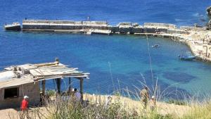 Une Vieille Baraque près du Port Cap de Fer