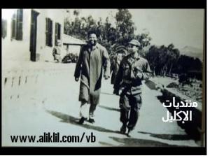 صورة قديمة للقائد  جمال رمضان  أول طيار عربي و إفريقي برفقة  نيلسون ماندلا