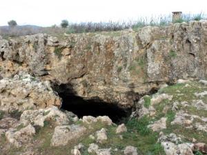 Une fissure dans les roches de Bir Asmane