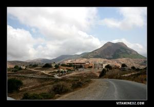 مدخل قرية  بوعزيزة  قرب  عربوز  (بلدية مسيردة الفواقة)