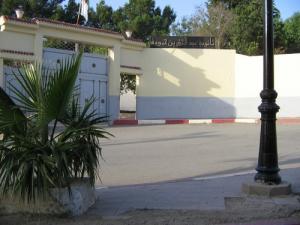 Entrée du Lycée Benhamouda (El Karmett)