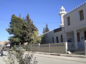 مسجد  الشيخ البشير الإبراهيمي  بقرية  بليمور  (ولاية  برج بوعريريج)