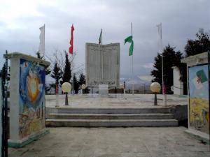 نصب تذكاري بوسط مدينة  ثنيـة النصر  بولاية برج بوعريريج