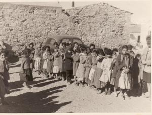 تلميذات من مدرسة  شريعة  في الفترة الإستعمارية (1960 ـ 1961)