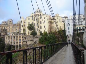 Constantine, la Médrassa vue du Pont Suspendu