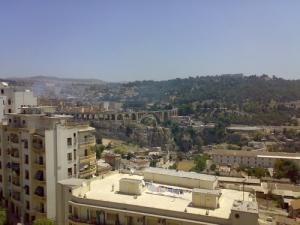 Vue du Pont de Sidi Rached à partir de la Place de la Pyramide
