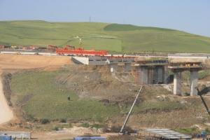 Autoroute Est-Ouest en Phase de Construction (Constantine)