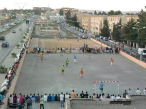 Terrains de jeux dans la cité Zouaghi