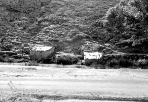 Oued Athménia vers Constantine - les abris de bergers au bord de la Route Nationale N° 5