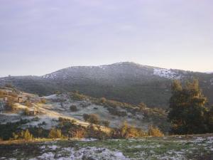 Les montagnes enneigées de Médéa