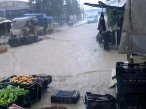 Il pleut sur le Souk de Médéa