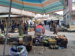 Marché de Fruits et légumes au centre ville de Tablat