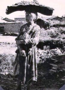 Transport de terre pour le jardin à l'aide d'ecorces chêne-liège