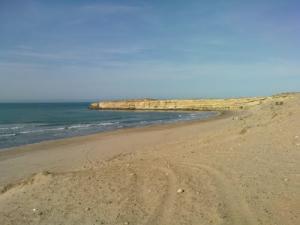 Plage déserte sur la côte de Mostaganem