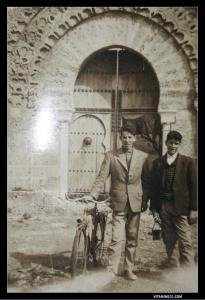 صورة لبوابة مسجد  المنصورة  في سنة 1920