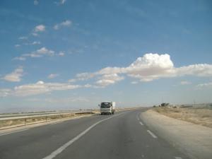 Une autoroute sur la périphérie de Msila