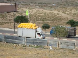 Vue sur la route traversant le quartier d'El Wiam (Msila)