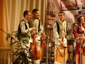 فرقة  المطربية  للأندلس من مدينة  بسكرة