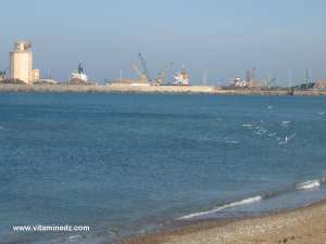 شاطئ و ميناء بلدية  تنس