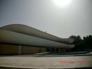 مدخل فندق  الفنون الجميلة  بمدينة  تنس