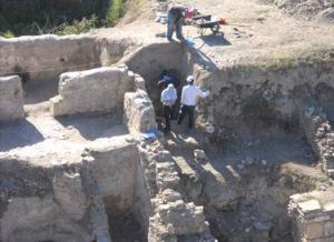 بحوث حفرية بمسجد 